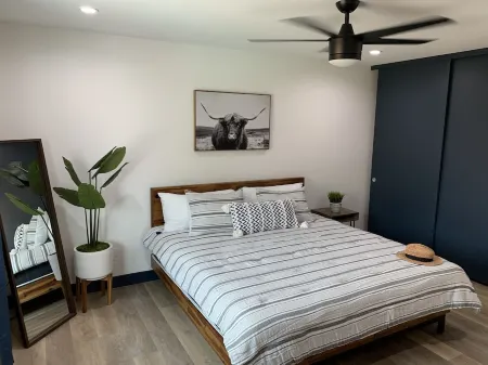 Newly Hgtv Designed Mid Century Dream Home with Private Pool Отели в г. Палм-Дезерт