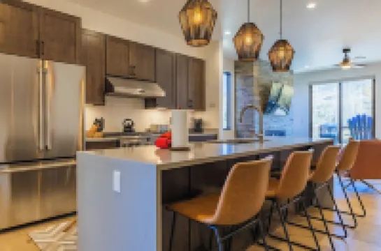 Hot Tub on Rooftop Deck - Mountain/River Views - Gym - EV Charger - 3 Kings