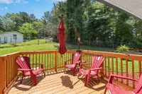 Serenity on Stroud: Fire Pit + Games + Fun Hotels in Mableton