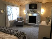 Lakeside Cottage , Fish from your back deck!