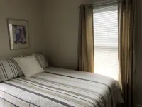 Halfway between New York and Chicago Hotel di Youngstown