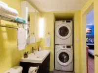 New Condo with Heated Pool Laundry & More Hotels in Oakland Park