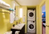 New Condo with Heated Pool Laundry & More