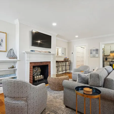 Charming Historic Townhouse Steps From USNA