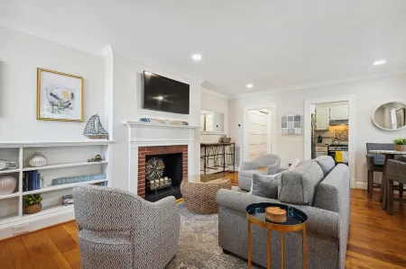 Charming Historic Townhouse Steps From USNA Отели рядом с достопримечательностью «Уильям Пака Хаус & Гарден»