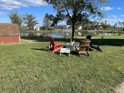 Charming Cabin Retreat on Cedar Cove Hotel dekat Harrisville State Park