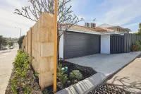 Sunny Scarborough Stay-Freshly Renovated!
