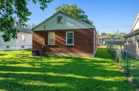 Relaxing Home in Ucity Отели рядом с достопримечательностью «Сент-Луисская «Аллея славы»»