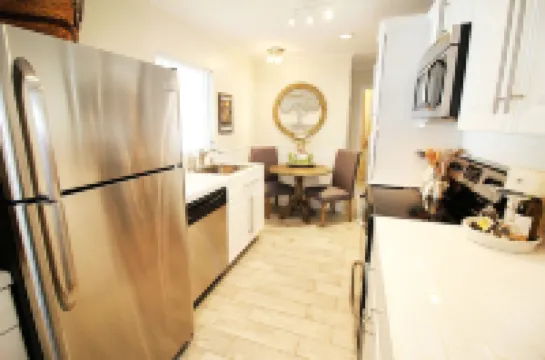 Historic District Bungalow - Easy Walk to Downtown