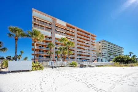 Beachfront Condo, Heated Pool and SPA!