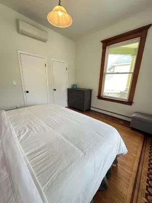 321 Michigan Avenue Historic One Bedroom, One Full Bath Apartment! 鄰近The Blueberry Store的酒店
