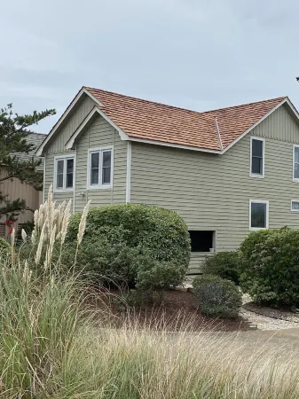Carolina Cottage-Family Friendly Cottage in the Outer Banks-Community Pool