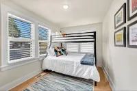 .2 mi to Downtown Rogers, Heated pool on Bike Trail, King Bed, Fire table