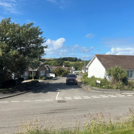 Detached 3 bed 3 bath home 7 mins walk to Padstow Harbour- Pet Friendly Parking
