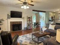 Spacious family home minutes from public boat launch, shopping and hospitals.