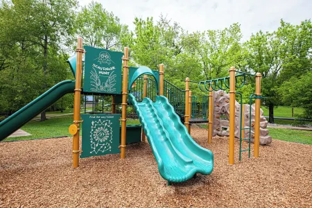 Riverfront Cabin~Firepit~Private Boat Ramp w/ river access~Dog-Friendly! Отели в г. Джеймстаун