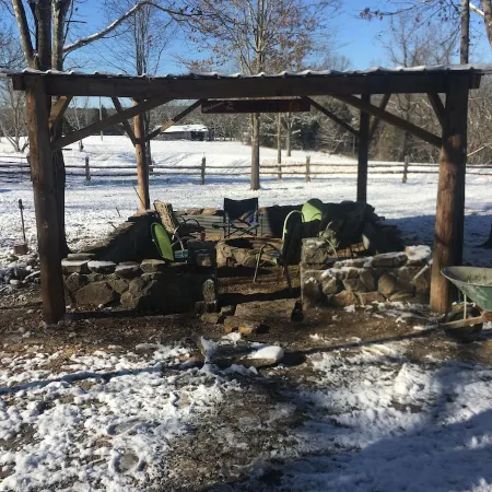2 bedroom 1 bath cabin with privacy, 1 mile from main highway