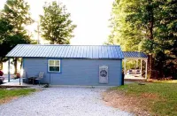 Tinyhouse LakeView Cottage with a Million Dollar View!! Hotels in 