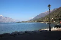 Apartment in restored Rustico directly on the lake, open all year.