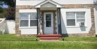 Cozy lakefront cottage (only minutes away from Oaklawn Park & Casino)