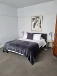 North Edge Cottage ~ Free Parking, City, Warm