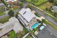 Incredible 7BR w/ Game Room Heated Pool & Jacuzzi!