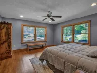 Beautiful 6 bedroom Ellicottville Chalet 曼斯費爾德酒店