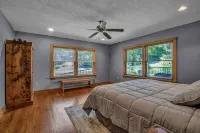 Beautiful 6 bedroom Ellicottville Chalet Hotels in Mansfield