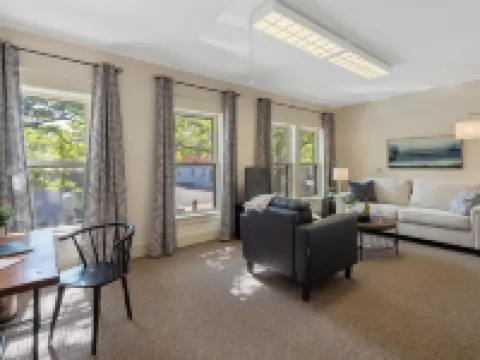 BEAUTIFUL village apt.  Walk to river, shops, eateries. Great for getaway / work Hotels in Lysander
