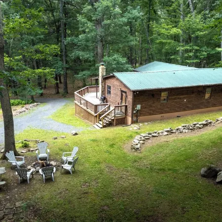 3BR Cabin Getaway: Hike & Swim Nearby! Modern, dog-friendly, wi-fi + king suite