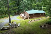 3BR Cabin Getaway: Hike & Swim Nearby! Modern, dog-friendly, wi-fi + king suite