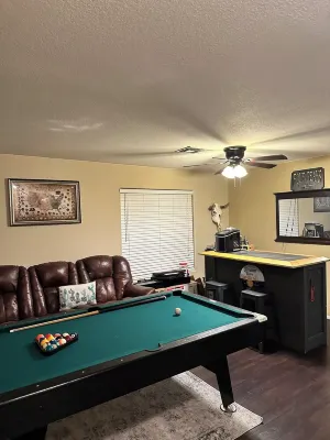 Cozi 3 bedroom with pool table and full bar