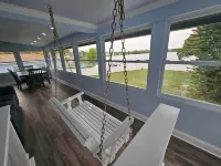 Lakefront 2 story 4/2 bungalo with huge yard. Hotels in Winter Haven