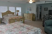 Beautiful Family Home, Residential Area, Short Walk to Beach, Renovated Shower