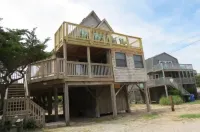 Cheerful, Semi Oceanfront, pet friendly, w/pool