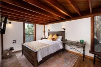 Calgary Haus - woodsy cabin vibes surrounded with nature, comfort, and style