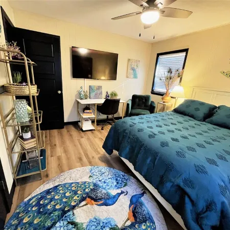 Stylish and funky, minutes away from everything NWA has to offer!