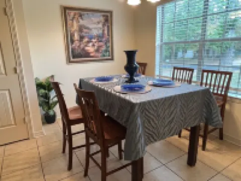 BestStays@Sapphire- a Duplex Near Hospitals large groups ok.TVs in all rooms