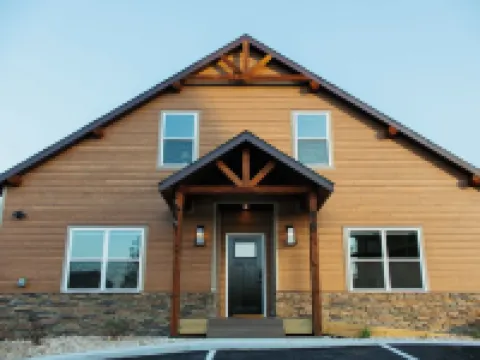 New! Luxury Lakeview Cabin: Lazy River, Theater, Game Rm, Sleeps 20+, Hot Tub Hotels in Pine B Township