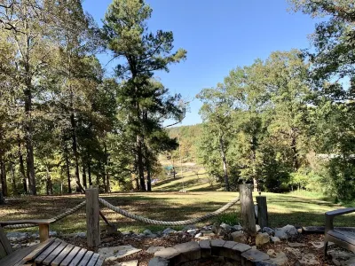 Romantic getaway with hot tub! Hotels near Benton Bark Park