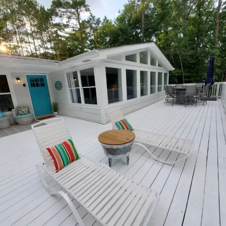 5 Min. to Lake Allatoona/15 Min. to DT W'Stock/Firepit/Sleeps 7/Huge Deck!