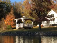 Lakefront Cottage on a Quiet Cove plus Kayaks, Canoe & Pedal Boat