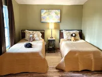 The Charming Cottage at Cypress Pond PCB