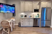 Stunning one-bedroom apartment located in the Myers Park neighborhood.