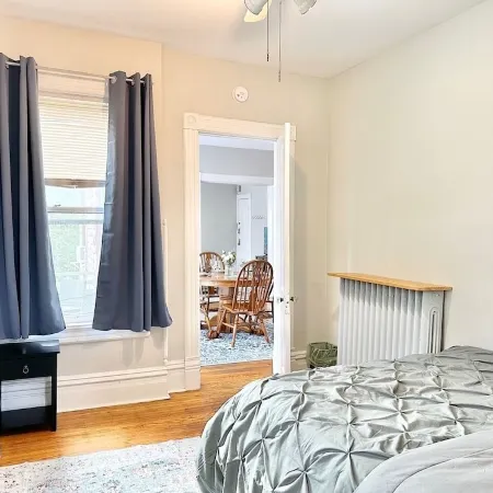Downtown Oak Park/Fast WIFI/Free Parking/ Victorian Home/Sleeps 6