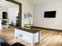House of Color A / King 1Bd/1BA Apt
