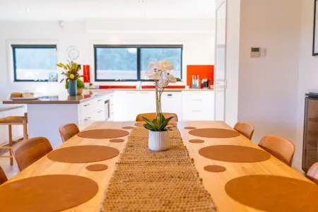 Bliss@13thbeach: Barwon Heads, Golf Surf, Bush. Luxe Living, Pet Friendly Отели в г. Ошен Гров