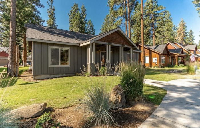 Beautiful | Hot Tub | Pet Friendly | Fenced