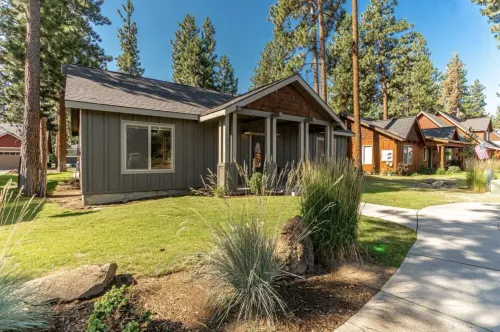 Beautiful | Hot Tub | Pet Friendly | Fenced Hotels in Sisters