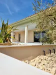 Goudargues Villa Hestia, villa with swimming pool 300m from the center, private parking.